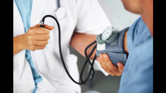 ਪੰਜਾਬ: ਸਰਕਾਰੀ ਹਸਪਤਾਲਾਂ ਵਿੱਚ ਮਾਹਿਰਾਂ ਦੀਆਂ 300 ਅਸਾਮੀਆਂ ਲਈ 650 ਪ੍ਰਾਈਵੇਟ ਡਾਕਟਰ ਲੜ ਰਹੇ ਹਨ।