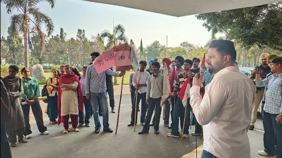 ਪੰਜਾਬੀ ਯੂਨੀਵਰਸਿਟੀ ਵਿੱਚ ਵਿਦਿਆਰਥਣਾਂ ਦੇ ਹੋਸਟਲਰਾਂ ਦੇ ਦਾਖ਼ਲੇ ਲਈ ਰਾਤ 9 ਵਜੇ ਦੀ ਸਮਾਂ ਸੀਮਾ ਦਾ ਵਿਰੋਧ ਹੋਇਆ