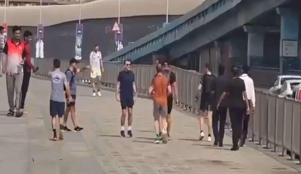 ਫਰਾਂਸ ਦੇ ਰਾਸ਼ਟਰਪਤੀ ਮੈਕਰੋਨ ਦੀ ਭਾਰਤ ‘ਚ ਸਿਹਤਮੰਦ ਸ਼ੁਰੂਆਤ, ਮੁੰਬਈ ਦੀਆਂ ਸੜਕਾਂ ‘ਤੇ ਜਾਗਿੰਗ ਕਰਦੇ ਨਜ਼ਰ ਆਏ | ਵੀਡੀਓ ਦੇਖੋ