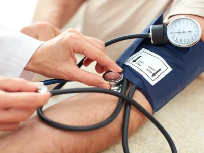 ਬਲੱਡ ਪ੍ਰੈਸ਼ਰ: ਬੱਚੇ ਅਤੇ ਨੌਜਵਾਨ ਹਨ ਹਾਈ ਬੀਪੀ ਦਾ ਨਵਾਂ ਨਿਸ਼ਾਨਾ, ਜੇਕਰ ਤੁਸੀਂ ਹਾਰਟ ਅਟੈਕ ਤੋਂ ਬਚਣਾ ਚਾਹੁੰਦੇ ਹੋ ਤਾਂ ਉਮਰ ਦੇ ਹਿਸਾਬ ਨਾਲ ਸਹੀ ਪੜ੍ਹੋ ਜਾਣ ਲਓ।