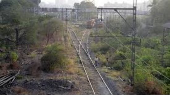 ਬਾਰਾਮੂਲਾ-ਉੜੀ ਰੇਲਵੇ ਲਾਈਨ ਟਰੈਕ ‘ਤੇ ਹੈ