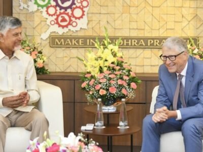 ਬਿਲ ਗੇਟਸ ਨੇ ਆਂਧਰਾ ਪ੍ਰਦੇਸ਼ ਦੇ ਮੁੱਖ ਮੰਤਰੀ ਚੰਦਰਬਾਬੂ ਨਾਇਡੂ ਅਤੇ ਹੋਰ ਮੰਤਰੀਆਂ ਨਾਲ ਮੁਲਾਕਾਤ ਕੀਤੀ; ਤਕਨੀਕੀ-ਸੰਚਾਲਿਤ ਸ਼ਾਸਨ ਦੀ ਸਮੀਖਿਆ ਕਰਦਾ ਹੈ