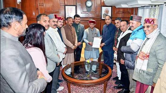 ਬੀਜੇਪੀ ਨੇ ਹਿਮਾਚਲ ਸਰਕਾਰ ‘ਤੇ ਪ੍ਰਾਜੈਕਟਾਂ ਨੂੰ ਠੱਪ ਕਰਨ ਦਾ ਲਾਇਆ ਦੋਸ਼, ਰਾਜਪਾਲ ਨਾਲ ਮੁਲਾਕਾਤ