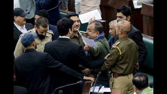 ਭਾਜਪਾ ਵਿਧਾਇਕ ਵੱਲੋਂ ਵਾਦੀ ਦੇ ਲੋਕਾਂ ਵੱਲੋਂ ਜੰਮੂ ਵਿੱਚ ਜ਼ਮੀਨ ’ਤੇ ਕਬਜ਼ਾ ਕਰਨ ਦੇ ਦਾਅਵੇ ਮਗਰੋਂ ਸਦਨ ਵਿੱਚ ਹੰਗਾਮਾ ਹੋਇਆ