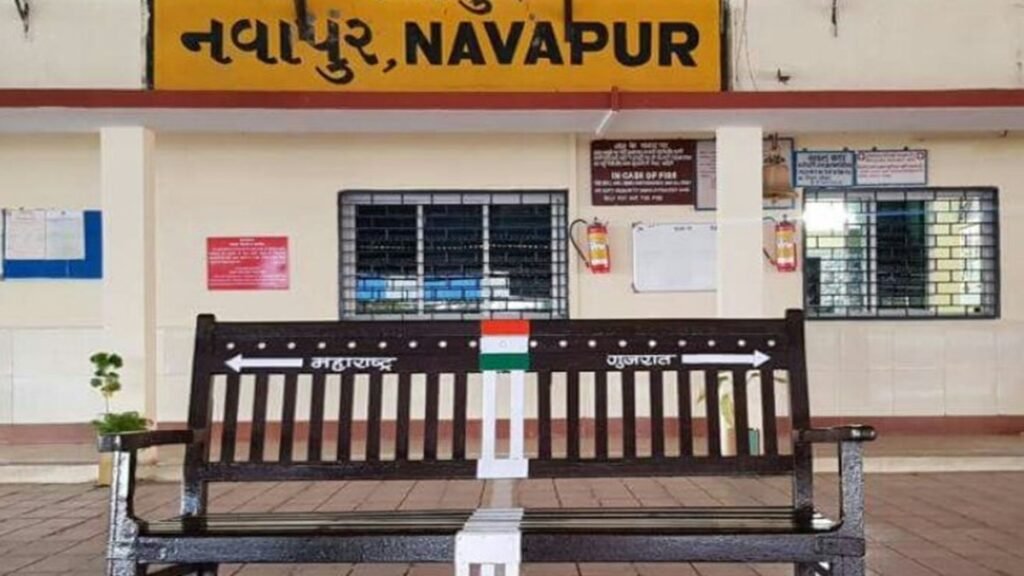 ਭਾਰਤ ਦੇ ਕਿਹੜੇ ਦੋ ਵਿਲੱਖਣ ਰੇਲਵੇ ਸਟੇਸ਼ਨਾਂ ਨੂੰ ਭੂਗੋਲਿਕ ਤੌਰ ‘ਤੇ ਦੋ ਰਾਜਾਂ ਵਿਚਕਾਰ ਵੰਡਿਆ ਗਿਆ ਹੈ?