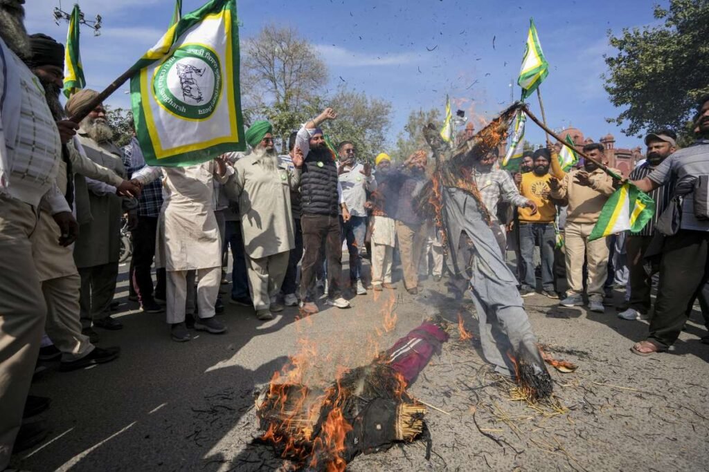 ਭਾਰਤ ਬੰਦ ਨੂੰ ਮਿਲਿਆ ਰਲਵਾਂ-ਮਿਲਵਾਂ ਹੁੰਗਾਰਾ, ਕਈ ਰਾਜਾਂ ‘ਚ ਆਮ ਜਨਜੀਵਨ ‘ਤੇ ਕੋਈ ਖਾਸ ਅਸਰ ਨਹੀਂ | ਜੋ ਅਸੀਂ ਹੁਣ ਤੱਕ ਜਾਣਦੇ ਹਾਂ