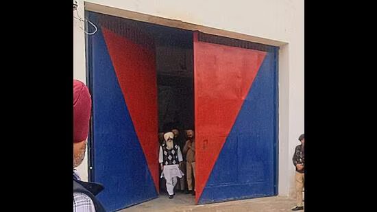 ਮਜੀਠੀਆ ‘ਤੇ ਲੱਗੇ ਨਸ਼ੇ ਦੇ ਦੋਸ਼ ਝੂਠੇ: ਜੇਲ੍ਹ ‘ਚ ਅਕਾਲੀ ਆਗੂ ਨਾਲ ਮੁਲਾਕਾਤ ਤੋਂ ਬਾਅਦ ਡੇਰਾ ਬਿਆਸ ਮੁਖੀ ਡਾ