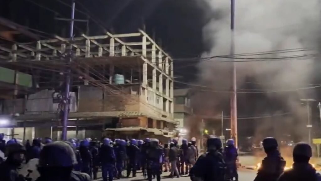 ਮਣੀਪੁਰ ਦੇ ਚੁਰਾਚੰਦਪੁਰ ਵਿੱਚ ਨੇਮਚਾ ਕਿਪਗੇਨ ਅਤੇ ਲੋਸੀ ਡਿਖੋ ਦੇ ਉਪ ਮੁੱਖ ਮੰਤਰੀ ਵਜੋਂ ਸਹੁੰ ਚੁੱਕਣ ਵਿਰੁੱਧ ਤਾਜ਼ਾ ਹਿੰਸਾ