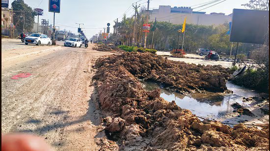 ਮੋਹਾਲੀ: ਖਰੜ-ਲਾਂਡਰਾਂ ਰੋਡ ‘ਤੇ ਜਾਮ ਅਤੇ ਝਟਕਿਆਂ ਦਾ ਕੋਈ ਅੰਤ ਨਹੀਂ