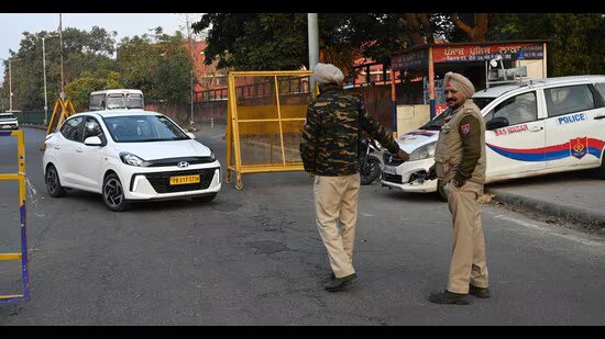 ਮੋਹਾਲੀ ਦੇ ਐਸਐਸਪੀ ਦਫ਼ਤਰ ਦੇ ਬਾਹਰ ਮੁਕੱਦਮੇ ਦੀ ਹੱਤਿਆ ਦੇ ਹਫ਼ਤਾ ਬਾਅਦ: ਸ਼ੂਟਰਾਂ ਨੂੰ ਸਹਾਇਤਾ ਪ੍ਰਦਾਨ ਕਰਨ ਵਾਲੇ ਦੋ ਗ੍ਰਿਫ਼ਤਾਰ