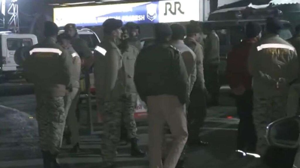 ਯੂਥ ਕਾਂਗਰਸ ਵਰਕਰਾਂ ਦੀ ਗ੍ਰਿਫਤਾਰੀ ਨੂੰ ਲੈ ਕੇ ਸ਼ਿਮਲਾ ਪੁਲਿਸ ਨੇ ਦਿੱਲੀ ਪੁਲਿਸ ਦੀ ਟੀਮ ਨੂੰ ‘ਡਿਟੇਨ’ ਕਰਨ ਦਾ ਵੱਡਾ ਡਰਾਮਾ | 10 ਅੰਕ