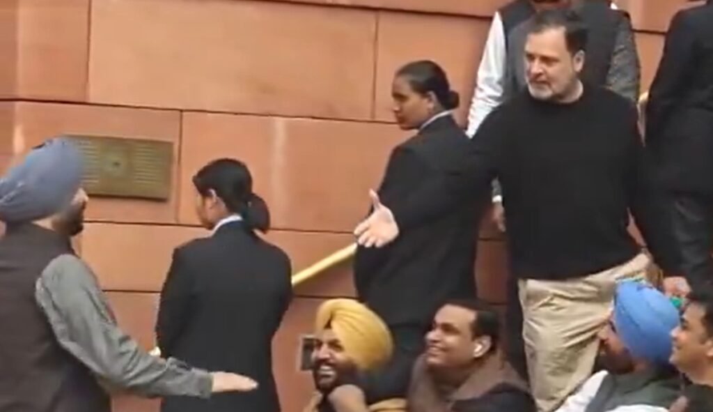 ਰਾਹੁਲ ਗਾਂਧੀ ਨੇ ਰਵਨੀਤ ਬਿੱਟੂ ਨੂੰ ਕਿਹਾ ‘ਗੱਦਾਰ’, ਉਸ ਨੇ ‘ਦੇਸ਼ ਦੇ ਦੁਸ਼ਮਣਾਂ’ ਨਾਲ ਕੀਤਾ ਜਵਾਬ | ਦੇਖੋ