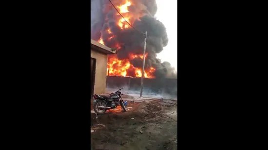 ਲੁਧਿਆਣਾ: ਕੰਗਣਵਾਲ ਸਕਰੈਪ ਯੂਨਿਟ ਨੂੰ ਲੱਗੀ ਅੱਗ, 2 ਟਰੱਕ ਸੜ ਕੇ ਸਵਾਹ