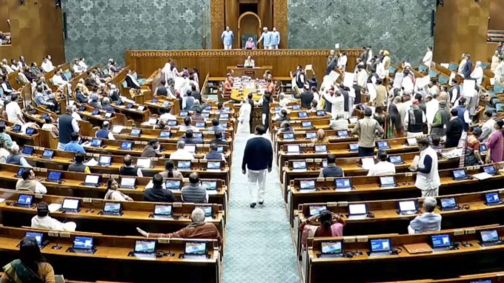 ‘ਸਭ ਤੋਂ ਘਟੀਆ ਵਿਵਹਾਰ’: ਰਿਜਿਜੂ ਨੇ 4 ਫਰਵਰੀ ਦੀ ਲੋਕ ਸਭਾ ਹਫੜਾ-ਦਫੜੀ ਦਿਖਾਉਂਦੇ ਹੋਏ ਵੀਡੀਓ ਸਾਂਝਾ ਕੀਤਾ ਜਿਸ ਨੇ ਪ੍ਰਧਾਨ ਮੰਤਰੀ ਮੋਦੀ ਦੇ ਭਾਸ਼ਣ ਨੂੰ ਰੱਦ ਕਰ ਦਿੱਤਾ