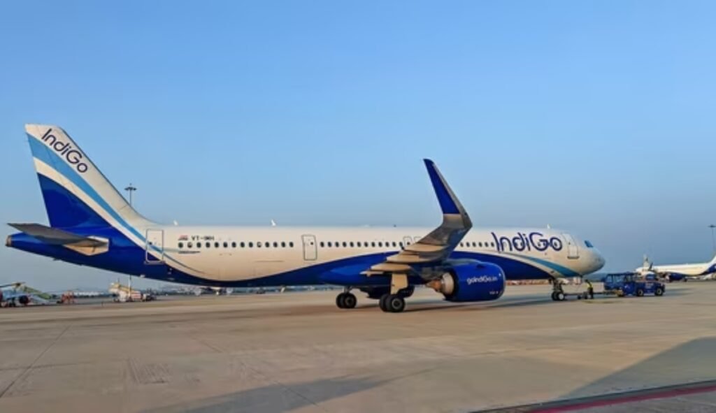 ਸਿੰਗਾਪੁਰ ਜਾਣ ਵਾਲੀ ਇੰਡੀਗੋ ਦੀ ਉਡਾਣ 'ਚ 200 ਤੋਂ ਵੱਧ ਯਾਤਰੀ 4 ਘੰਟੇ ਤੱਕ ਚੇਨਈ ਹਵਾਈ ਅੱਡੇ 'ਤੇ ਫਸੇ | ਵੀਡੀਓ
