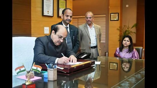 ਸੋਮਨਾਥ ਸਚਦੇਵਾ ਨੇ ਰੋਹਤਕ ਯੂਨੀਵਰਸਿਟੀ ਦੇ ਵੀਸੀ ਵਜੋਂ ਅਹੁਦਾ ਸੰਭਾਲਿਆ।