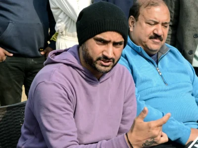 ਹਰਭਜਨ ਨੇ 'ਸਲੋਗਰ' ਬਿਆਨ 'ਤੇ ਮੁਹੰਮਦ ਆਮਿਰ 'ਤੇ ਵਰ੍ਹਿਆ, ਅਭਿਸ਼ੇਕ ਸ਼ਰਮਾ ਦਾ ਬਚਾਅ ਕੀਤਾ