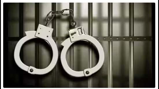 ਹਰਿਆਣਾ ਦੇ ਰੋਹਤਕ ਦੇ ਸਰਕਾਰੀ ਸਕੂਲ ਮੁਖੀ ਨੂੰ 12ਵੀਂ ਜਮਾਤ ਦੀ ਵਿਦਿਆਰਥਣ ਦਾ ਜਿਨਸੀ ਸ਼ੋਸ਼ਣ ਕਰਨ ਦੇ ਦੋਸ਼ ਹੇਠ ਗ੍ਰਿਫ਼ਤਾਰ ਕੀਤਾ ਗਿਆ ਹੈ