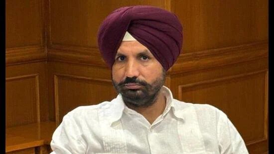 ਅਧਿਕਾਰੀ ਦੀ ਖੁਦਕੁਸ਼ੀ: ਵਾਰਿੰਗ ਨੇ ਸੀਬੀਆਈ ਜਾਂਚ ਲਈ ਕਾਂਗਰਸ ਦੇ ਸੰਸਦ ਮੈਂਬਰਾਂ ਦੇ ਪੱਤਰ ‘ਤੇ ਦਸਤਖਤ ਕਰਨ ਤੋਂ ਇਨਕਾਰ ਕੀਤੇ ਜਾਣ ਕਾਰਨ ਵਿਵਾਦ ਖੜ੍ਹਾ ਹੋ ਗਿਆ