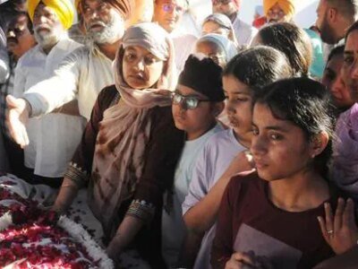 ਅੰਮ੍ਰਿਤਸਰ: ਜੀਐਮਸੀ ਵਿੱਚ ਪੋਸਟਮਾਰਟਮ ਤੋਂ ਬਾਅਦ ਰੰਧਾਵਾ ਦਾ ਸਸਕਾਰ ਕੀਤਾ ਗਿਆ