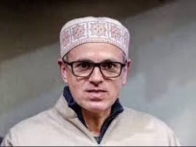 ਉਮਰ ਨੇ ਈਂਧਨ ਸਟੇਸ਼ਨਾਂ ਨੂੰ ਬੰਦ ਕਰਨ ਦੀ ਚੇਤਾਵਨੀ ਦਿੱਤੀ ਹੈ ਜੇਕਰ ਲੋਕ ਘਬਰਾ ਕੇ ਖਰੀਦਦਾਰੀ ਬੰਦ ਨਹੀਂ ਕਰਦੇ ਹਨ