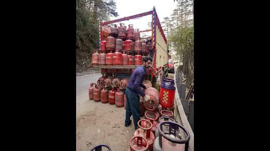 ਐਲਪੀਜੀ ਰਾਸ਼ਨਿੰਗ ਹਰ ਘਰ ਨੂੰ ਮਾਰ ਸਕਦੀ ਹੈ, HP ਵਿੱਚ ਸੈਰ-ਸਪਾਟਾ: ਨੇਗੀ