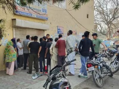 ਕਰਨਾਲ: ਖਪਤਕਾਰ ਐਲਪੀਜੀ ਰੀਫਿਲ ਲਈ ਇੱਕ ਬੀਲਾਈਨ ਬਣਾਉਂਦੇ ਹਨ