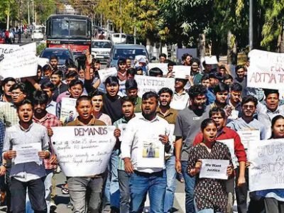 ਚੰਡੀਗੜ੍ਹ: ਪਾਬੰਦੀ ਨੂੰ ਨਜ਼ਰਅੰਦਾਜ਼ ਕਰਦਿਆਂ ਏਬੀਵੀਪੀ ਨੇ ਪੰਜਾਬ ਯੂਨੀਵਰਸਿਟੀ ਵਿੱਚ ਸਟਾਰ ਨਾਈਟਾਂ ਲਗਾਈਆਂ