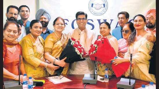 ਚੰਡੀਗੜ੍ਹ: ਮੇਅਰ ਨੇ ਤੇਜ਼ੀ ਨਾਲ ਨਾਗਰਿਕ ਹੱਲ ਕਰਨ ਦਾ ਭਰੋਸਾ ਦਿੱਤਾ, ਫੋਸਵੈਕ ਨੂੰ ਮੁੱਦਿਆਂ ਨੂੰ ਫਲੈਗ ਕਰਨ ਦੀ ਅਪੀਲ ਕੀਤੀ