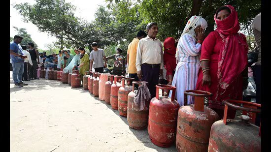 ਚੰਡੀਗੜ੍ਹ: ਹਸਪਤਾਲ, ਸਕੂਲ ਪਹਿਲੇ ਨੰਬਰ ‘ਤੇ, ਵਪਾਰਕ ਐਲਪੀਜੀ ਸਪਲਾਈ ਘਟੀ