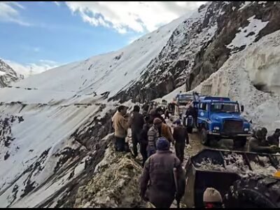 ਜ਼ੋਜੀ ਲਾ ਵਿਖੇ ਬਰਫ਼ ਦੇ ਤੋਦੇ ਡਿੱਗਣ ਕਾਰਨ ਸੱਤ ਦੀ ਮੌਤ; ਸ੍ਰੀਨਗਰ-ਲੇਹ ਹਾਈਵੇਅ ਜਾਮ