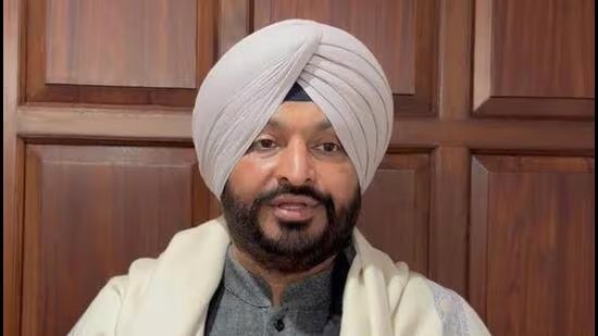 ਪੰਜਾਬ ‘ਚ ‘ਗੁੰਡਾ ਰਾਜ’ ਨੂੰ ਲੈ ਕੇ ਬਿੱਟੂ ਨੇ ਮਾਨ ‘ਤੇ ਨਿਸ਼ਾਨਾ ਸਾਧਿਆ, ਅਧਿਕਾਰੀ ਦੀ ਖੁਦਕੁਸ਼ੀ ਦੀ ਸੀਬੀਆਈ ਜਾਂਚ ਦੀ ਮੰਗ ਕੀਤੀ