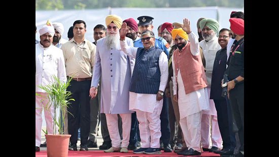 ਪੰਜਾਬ ਬਜਟ ਸੈਸ਼ਨ ਦੀ ਤੂਫਾਨੀ ਸ਼ੁਰੂਆਤ, ਕਾਂਗਰਸ ਨੇ ਕੀਤਾ ਵਾਕਆਊਟ