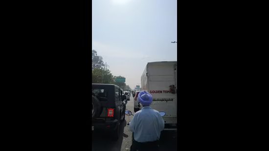 ਭਾਰਤਮਾਲਾ ਕੋਰੀਡੋਰ ਨੇ ਪੀਆਰ-7 ‘ਤੇ ਭਾਰ ਘਟਾਇਆ; ਏਅਰਪੋਰਟ ਰੋਡ ‘ਤੇ ਭਾਰੀ ਵਾਹਨਾਂ ‘ਤੇ ਰੋਕ ਦੀ ਸੰਭਾਵਨਾ ਨਹੀਂ