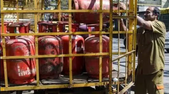 ਮਹਿਮਾਨ ਕਾਲਮ | ਸਿਲੰਡਰ ਦੇ ਰਹਿਮ ‘ਤੇ: ਗੈਸ, ਗਰਿੱਡ, ਪਾੜੇ