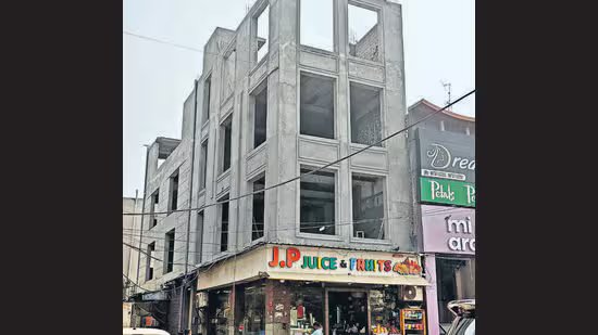 ਲੁਧਿਆਣਾ MC ਸਰਵੇਖਣ ਨੇ 300 ਤੋਂ ਵੱਧ ਗੈਰ-ਕਾਨੂੰਨੀ, ਉਸਾਰੀ ਅਧੀਨ ਇਮਾਰਤਾਂ ਦੇ ਝੰਡੇ ਗੱਡੇ