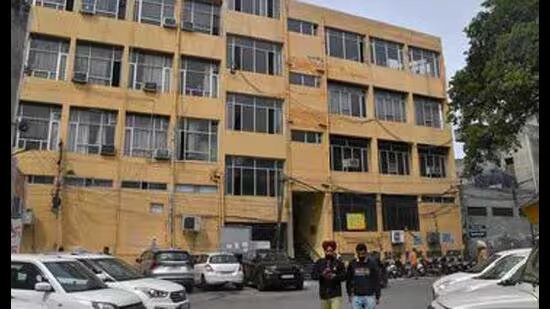 ਲੁਧਿਆਣਾ: ਕਾਂਗਰਸੀ ਕੌਂਸਲਰ ਨੇ ਐੱਮ.ਸੀ. ‘ਚ ਲਾਏ ‘ਭੂਤ ਸਟਾਫ’, ‘ਵਿੱਤੀ ਬੇਨਿਯਮੀਆਂ’ ਦੇ ਝੰਡੇ