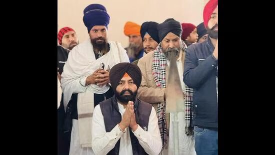 ਸਾਬਕਾ ‘ਆਪ’ ਮੰਤਰੀ ਲਾਲਜੀਤ ਭੁੱਲਰ ਨੂੰ ਪੰਜਾਬ ਦੇ ਸਰਕਾਰੀ ਅਧਿਕਾਰੀ ਖੁਦਕੁਸ਼ੀ ਮਾਮਲੇ ‘ਚ ਮੰਡੀ ਗੋਬਿੰਦਗੜ੍ਹ ਤੋਂ ਗ੍ਰਿਫਤਾਰ ਕੀਤਾ ਗਿਆ ਹੈ