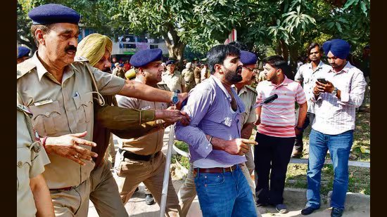 ਸਿੱਖ ਇਤਿਹਾਸ ਲੈਕਚਰ ਵਿੱਚ ਆਰਐਸਐਸ ਆਗੂ ਦੀ ਮੌਜੂਦਗੀ ਦੇ ਵਿਰੋਧ ਵਿੱਚ ਪੀਯੂ ਦੇ ਵਿਦਿਆਰਥੀਆਂ ਨੂੰ ਹਿਰਾਸਤ ਵਿੱਚ ਲਿਆ ਗਿਆ