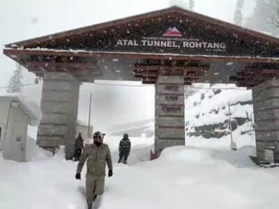 ਹਿਮਾਚਲ 'ਚ ਤਾਜ਼ਾ ਬਰਫਬਾਰੀ, ਜਨਜੀਵਨ ਪ੍ਰਭਾਵਿਤ; ਸੜਕਾਂ ਬਲਾਕ ਕੀਤੀਆਂ