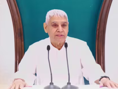 ਆਸ਼ਰਮ ਦੀ ਘੇਰਾਬੰਦੀ ਵਿੱਚ 6 ਦੀ ਮੌਤ ਹੋ ਗਈ ਜਦੋਂ ਪੁਲਿਸ ਇਸ 'ਭਗਵਾਨ' ਨੂੰ ਗ੍ਰਿਫਤਾਰ ਕਰਨ ਗਈ। 12 ਸਾਲ ਬਾਅਦ ਉਹ ਜੇਲ੍ਹ ਤੋਂ ਬਾਹਰ ਆਇਆ | ਕੌਣ ਹੈ ਸੰਤ ਰਾਮਪਾਲ?