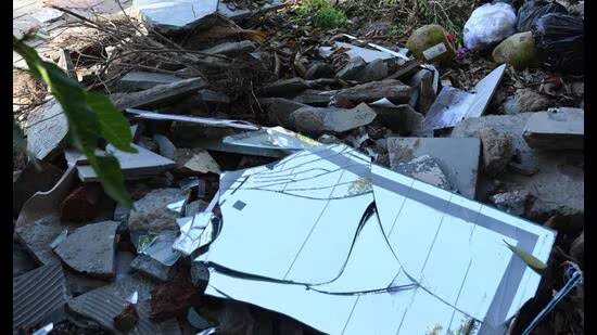 ਚੰਡੀਗੜ੍ਹ: ਇਨਫੋਰਸਮੈਂਟ ਦੇ ਪਾੜੇ ਵਿਚਾਲੇ ਸ਼ਹਿਰ ਦੇ ਗੇਟਵੇ ਡੰਪਿੰਗ ਗਰਾਊਂਡਾਂ ਵਿੱਚ ਬਦਲ ਗਏ ਹਨ