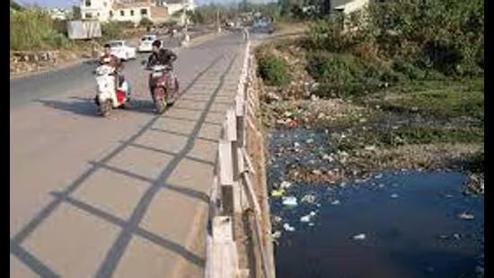 ਚੰਡੀਗੜ੍ਹ: ਭੀੜ-ਭੜੱਕੇ ਅਤੇ ਬਰਸਾਤ ਦੀ ਸਮੱਸਿਆ ਨੂੰ ਦੂਰ ਕਰਨ ਲਈ 16 ਕਰੋੜ ਰੁਪਏ ਦੀ ਲਾਗਤ ਨਾਲ ਬਣਿਆ ਸੁਖਨਾ ਚੋਅ ਪੁਲ ਤਿਆਰ