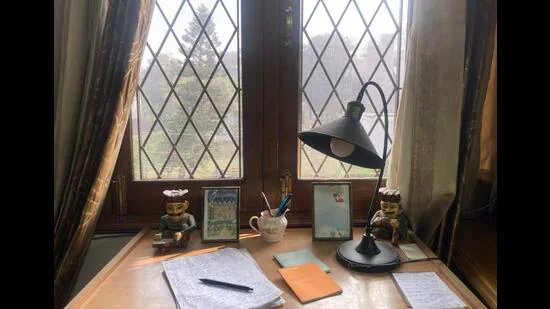 ਜ਼ਿੰਦਗੀ ਦਾ ਮਸਾਲਾ | ਇੱਕ ਵਿੰਡੋ ਦੇ ਨਾਲ ਇੱਕ ਡੈਸਕ ਤੋਂ ਦੁਨੀਆ ਲਈ ਨੋਟਸ