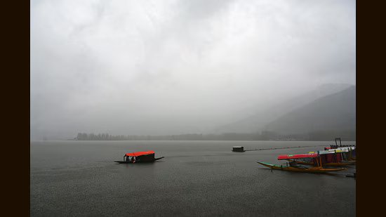 ਜੰਮੂ-ਕਸ਼ਮੀਰ ‘ਚ ਭਾਰੀ ਬਾਰਸ਼; ਦੱਖਣੀ ਕਸ਼ਮੀਰ ਵਿੱਚ ਗੜੇਮਾਰੀ ਨੇ ਬਾਗਾਂ ਨੂੰ ਨੁਕਸਾਨ ਪਹੁੰਚਾਇਆ