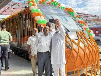 ਜੰਮੂ-ਸ੍ਰੀਨਗਰ ਵੰਦੇ ਭਾਰਤ ਐਕਸਪ੍ਰੈਸ ਨੂੰ ਹਰੀ ਝੰਡੀ; ਰੇਕ ਵਧ ਕੇ 20 ਹੋ ਗਏ ਹਨ