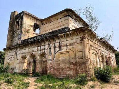 ਦੀਨਾਨਗਰ ਵਿੱਚ ਮਹਾਰਾਜਾ ਰਣਜੀਤ ਸਿੰਘ ਦੀ ਬਾਰਾਂਦਰੀ ਨੂੰ ਨੁਕਸਾਨ ਪਹੁੰਚਾਉਂਦਾ ਹੈਰੀਟੇਜ ਗਰੁੱਪ