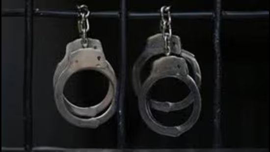 ਪੰਜਾਬ: ਸਰਕਾਰੀ ਖ਼ਜ਼ਾਨੇ ਨੂੰ ਨੁਕਸਾਨ ਪਹੁੰਚਾਉਣ ਦੇ ਦੋਸ਼ ਹੇਠ 2 ਏਡੀਸੀ ਰੈਂਕ ਦੇ ਅਧਿਕਾਰੀ ਗ੍ਰਿਫ਼ਤਾਰ, 14 ਹੋਰਾਂ ਖ਼ਿਲਾਫ਼ ਕੇਸ ਦਰਜ