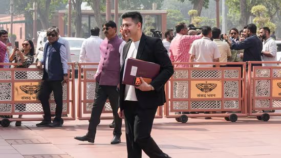 ਰਾਘਵ ਚੱਢਾ ਦਾ ਅਗਲਾ ਕਦਮ: ਕੀ ਉਹ ਭਾਜਪਾ ਵਿੱਚ ਸ਼ਾਮਲ ਹੋਣਗੇ, ਆਰਐਸਸੀ ਸੀਟ ਦਾ ਕੀ ਹੁੰਦਾ ਹੈ, ਅਤੇ ਕੀ ਉਨ੍ਹਾਂ ਦੀ ਪੰਜਾਬ ਵਿੱਚ ਭੂਮਿਕਾ ਹੈ? ਚਿੰਨ੍ਹ ਪੜ੍ਹਨਾ