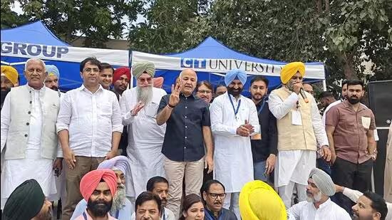 ਰਾਜ ਸਭਾ ਦਲ-ਬਦਲੀ ਤੋਂ ਬਾਅਦ, ‘ਆਪ’ ਨੇ ਬੰਦ ਦਰਵਾਜ਼ੇ ਦੇ ਵਿਚਾਰ-ਵਟਾਂਦਰੇ ‘ਤੇ ਇਕਜੁੱਟ ਚਿਹਰਾ ਪੇਸ਼ ਕੀਤਾ